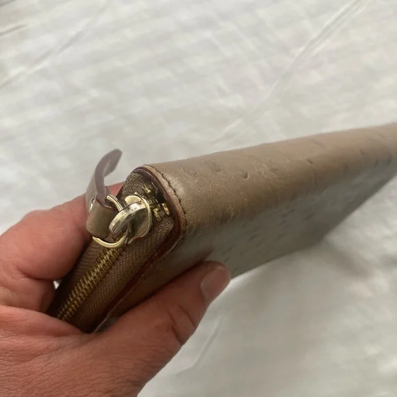 Kate Spade Embossed Wallet EUC - Picture 6 of 16